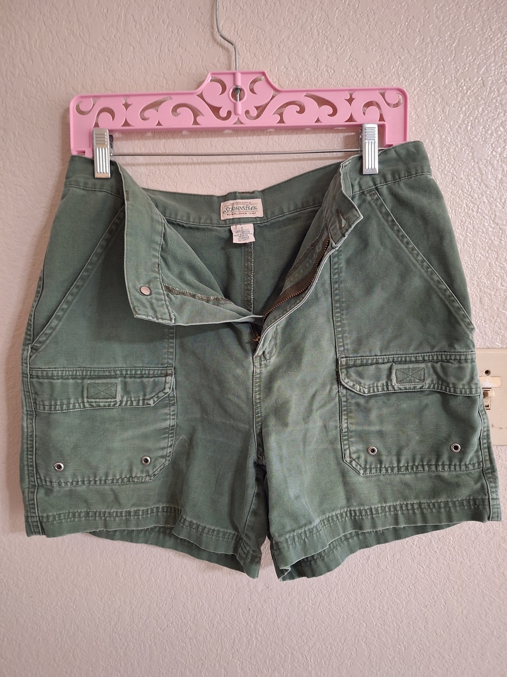 St. John's Bay Sage Green Cargo Shorts Sz8 with Front Pockets